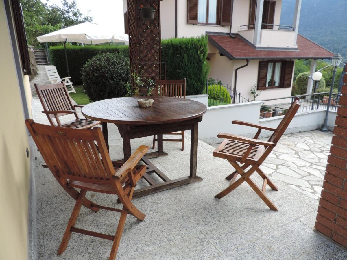 Casa Vacanza Il Glicine Casale Corte Cerro Bagian luar foto