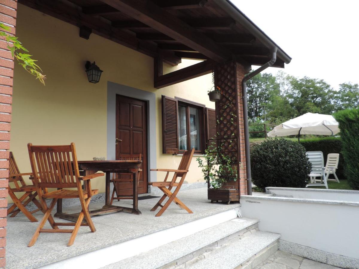 Casa Vacanza Il Glicine Casale Corte Cerro Bagian luar foto