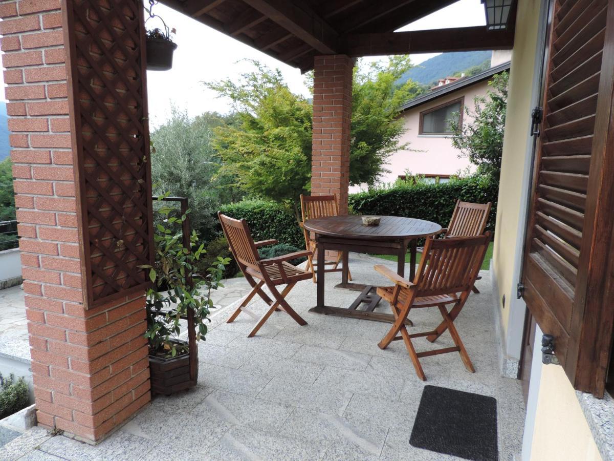 Casa Vacanza Il Glicine Casale Corte Cerro Bagian luar foto