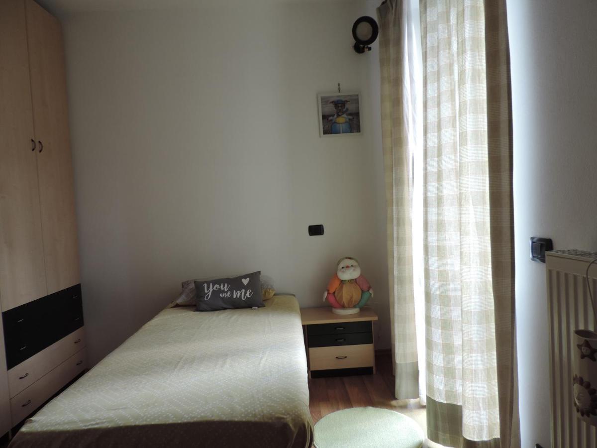 Casa Vacanza Il Glicine Casale Corte Cerro Bagian luar foto