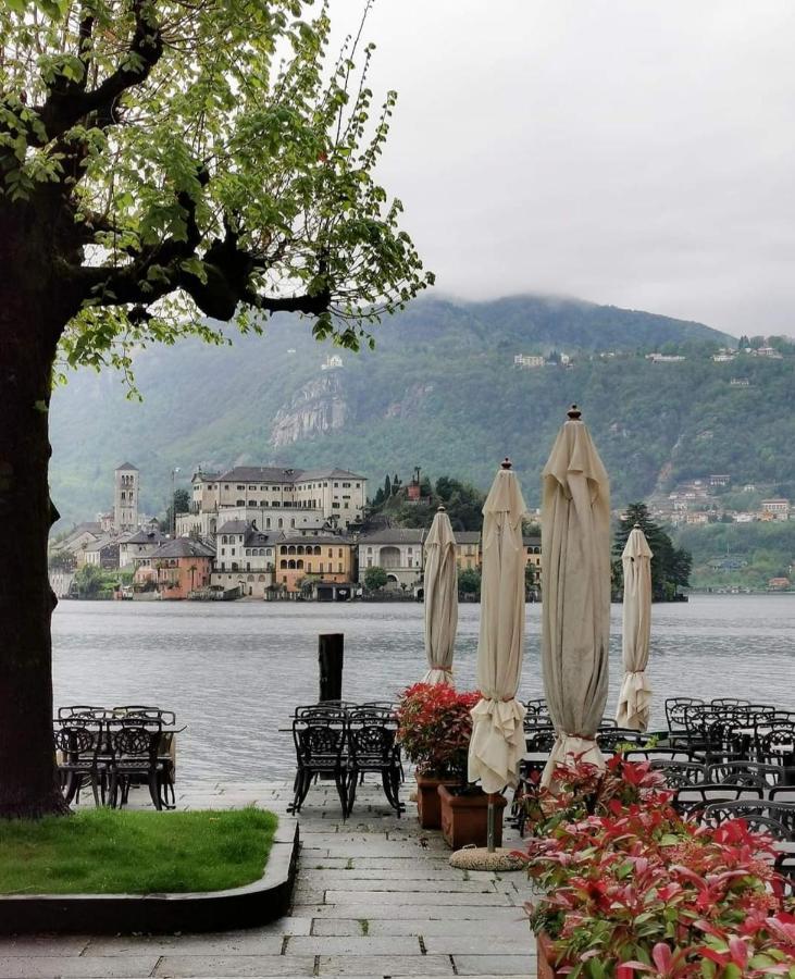 Casa Vacanza Il Glicine Casale Corte Cerro Bagian luar foto