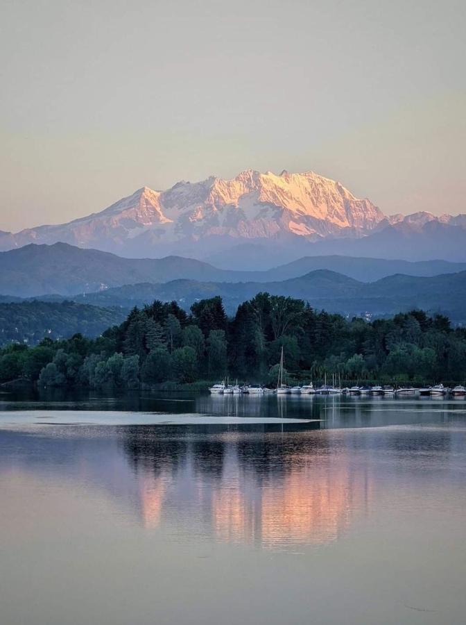 Casa Vacanza Il Glicine Casale Corte Cerro Bagian luar foto