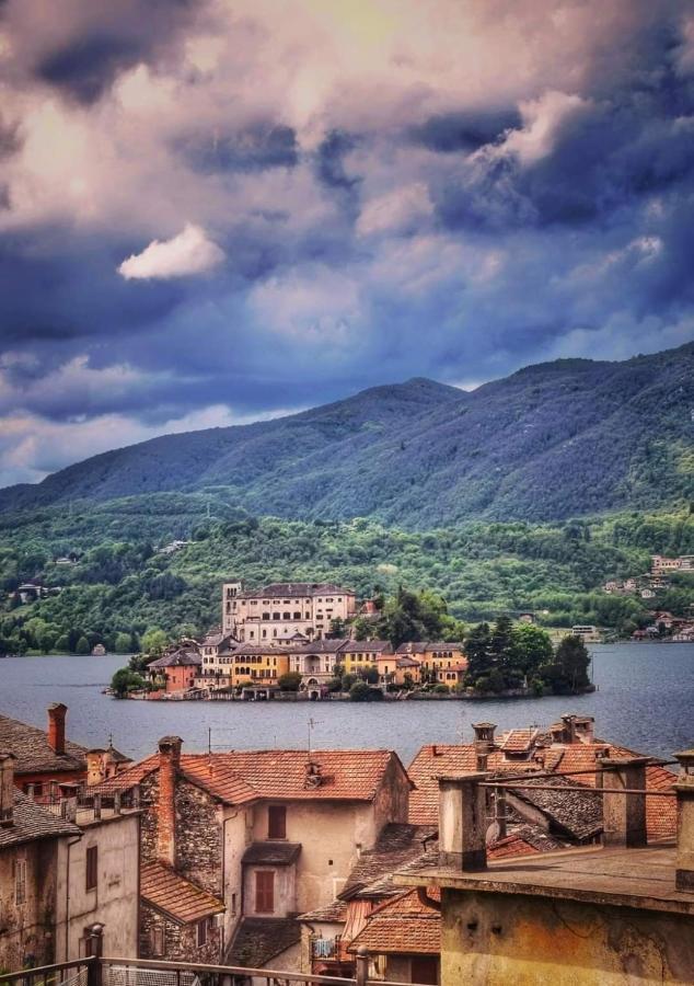Casa Vacanza Il Glicine Casale Corte Cerro Bagian luar foto