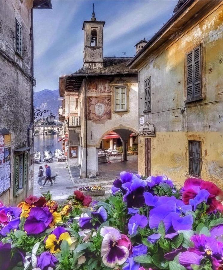 Casa Vacanza Il Glicine Casale Corte Cerro Bagian luar foto