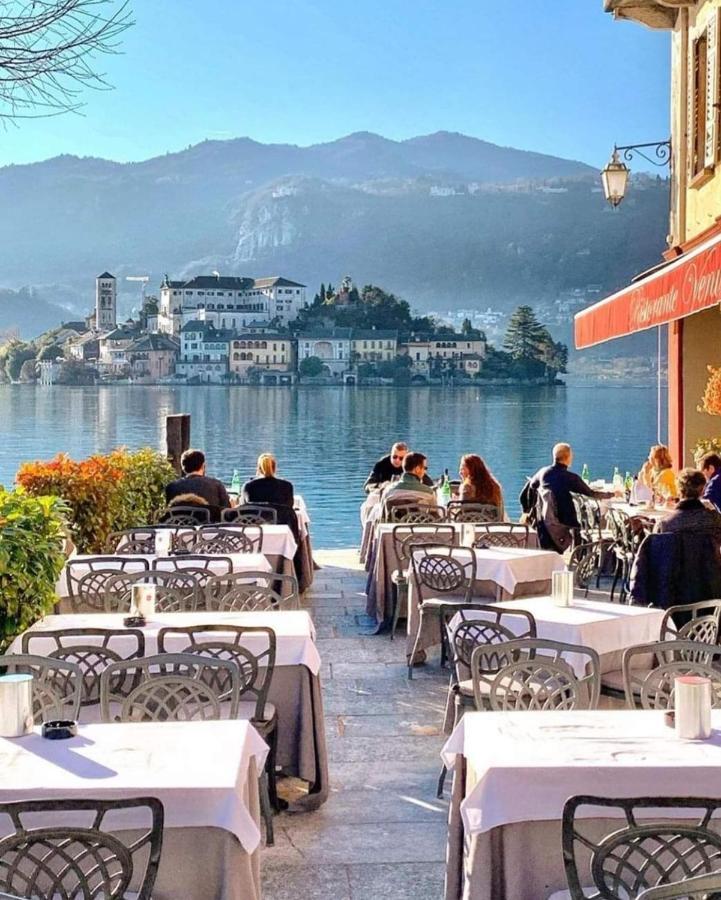 Casa Vacanza Il Glicine Casale Corte Cerro Bagian luar foto