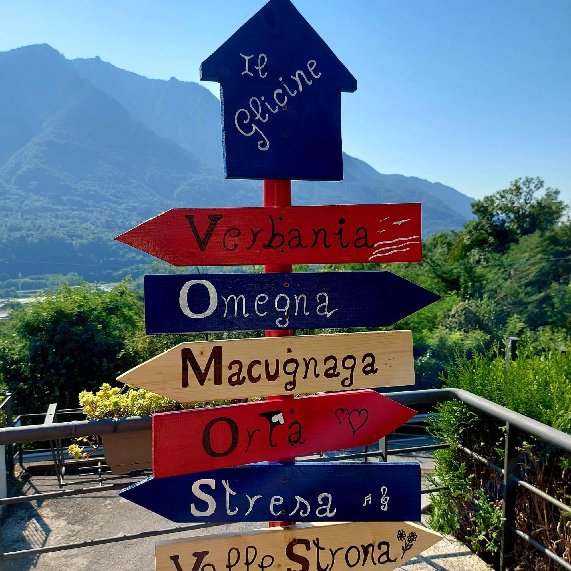 Casa Vacanza Il Glicine Casale Corte Cerro Bagian luar foto