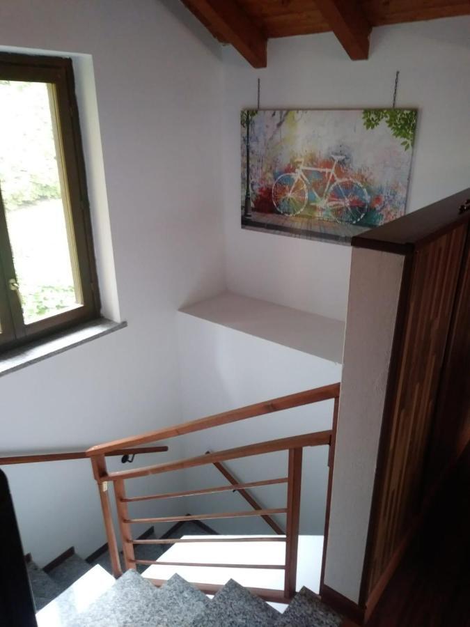 Casa Vacanza Il Glicine Casale Corte Cerro Bagian luar foto