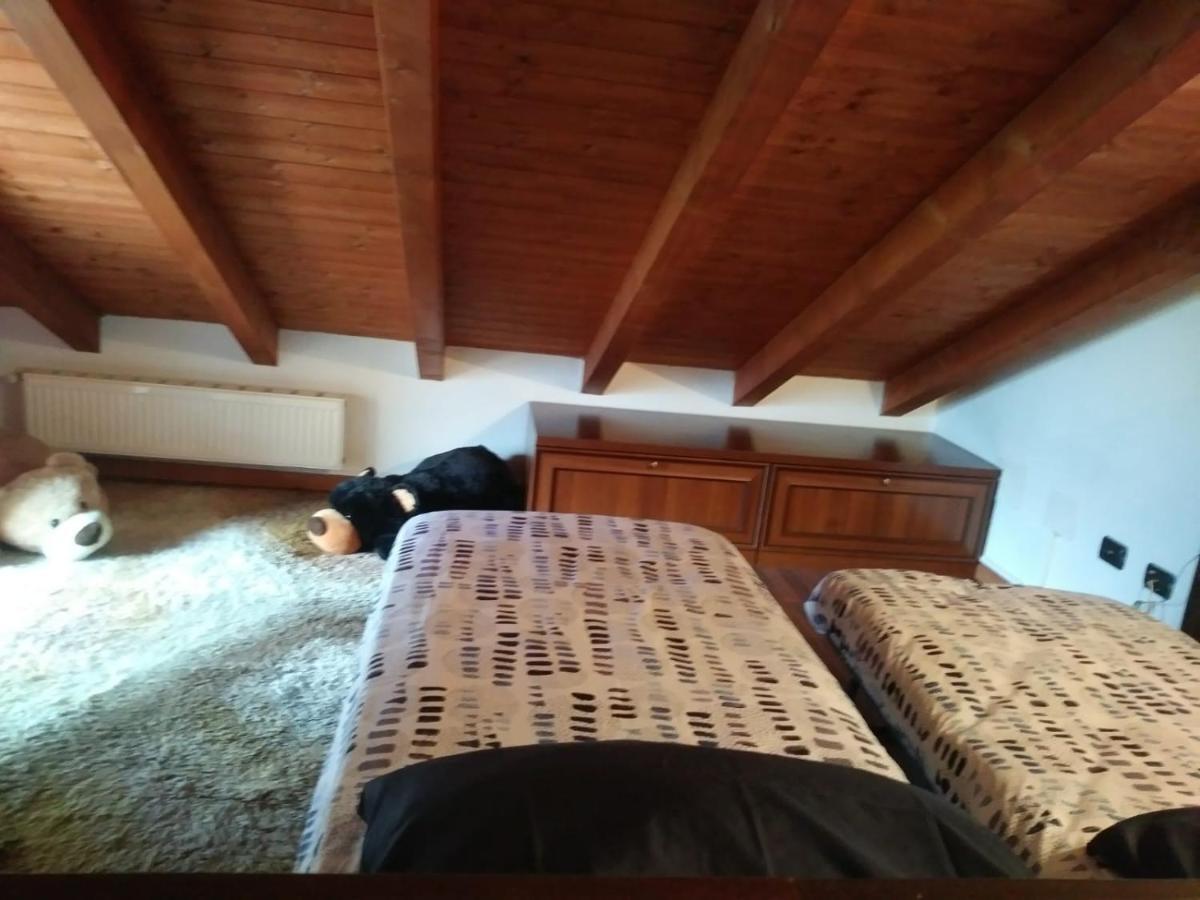 Casa Vacanza Il Glicine Casale Corte Cerro Bagian luar foto
